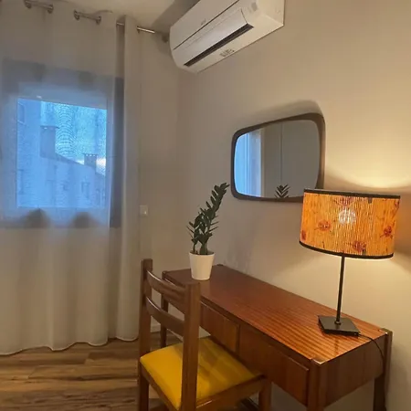 Three Little Birds -redbird Guimarães