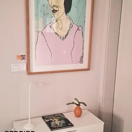 Three Little Birds -redbird Apartment